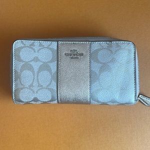 Great condition Coach wallet